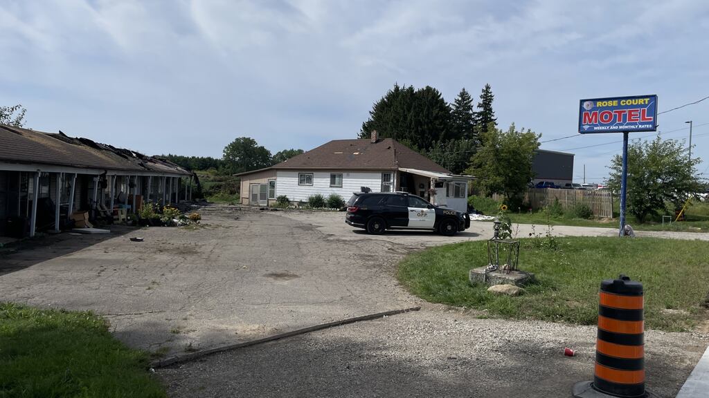 Structure fire at Paris motel