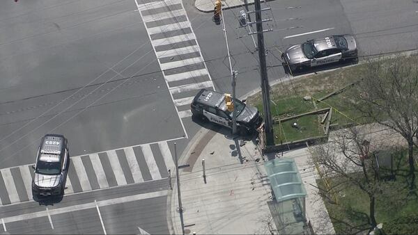 2 Toronto police officers rushed to hospital following collision in Scarborough