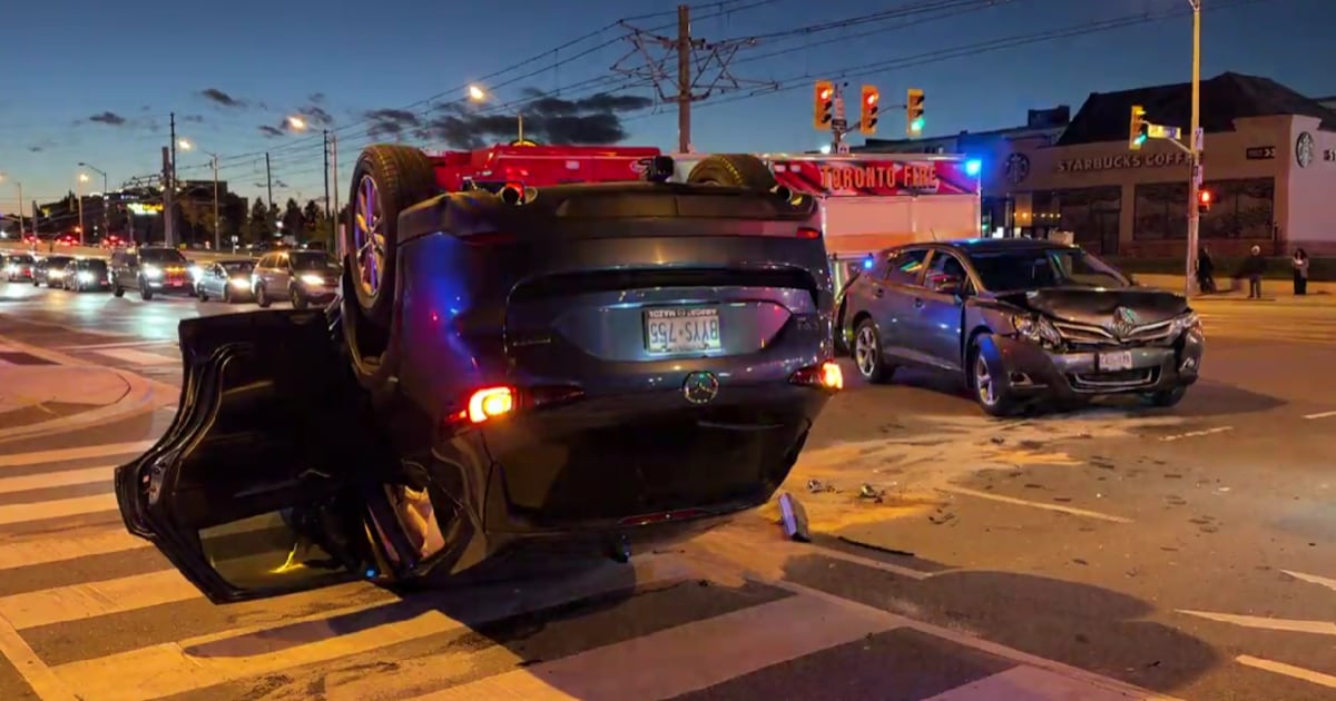Etobicoke 两车相撞翻车,一人送院