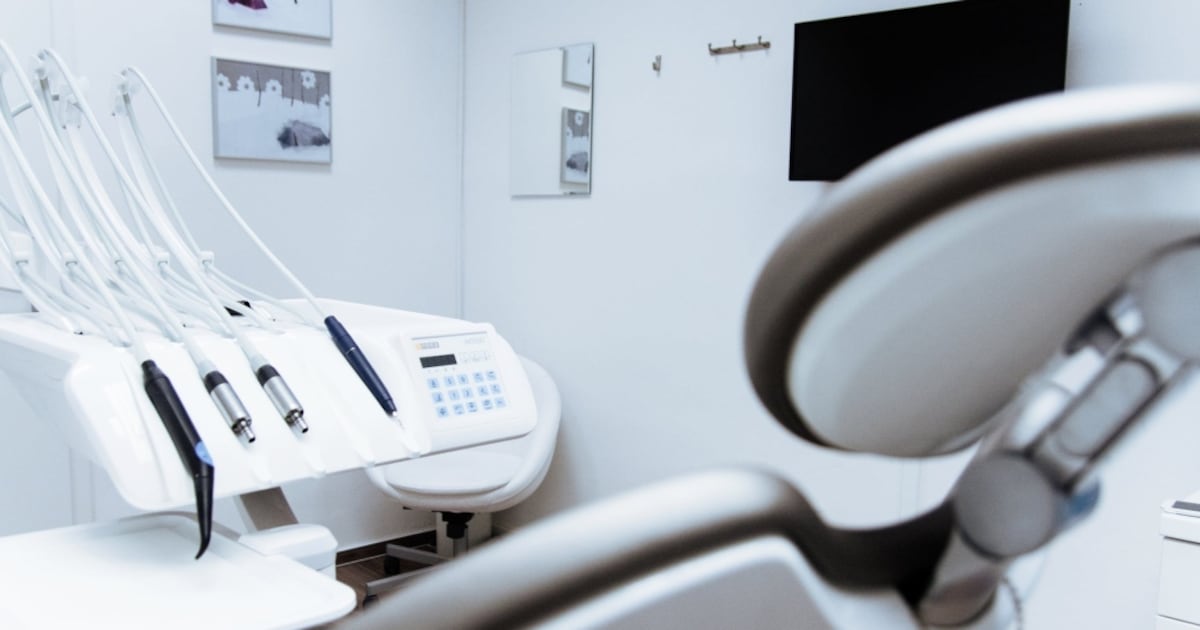 Ehemalige Patienten eines Zahnarztes aus Brantford werden dringend gebeten ...
