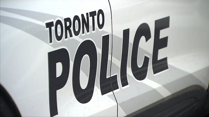 Toronto police investigating stabbing that sent man to hospital