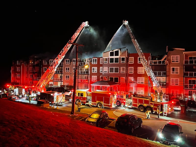 Emergency crews respond to an apartment fire on Hanwell Drive in Middle Sackville, N.S., on Sept. 15, 2025. (Carl Pomeroy/CTV Atlantic)