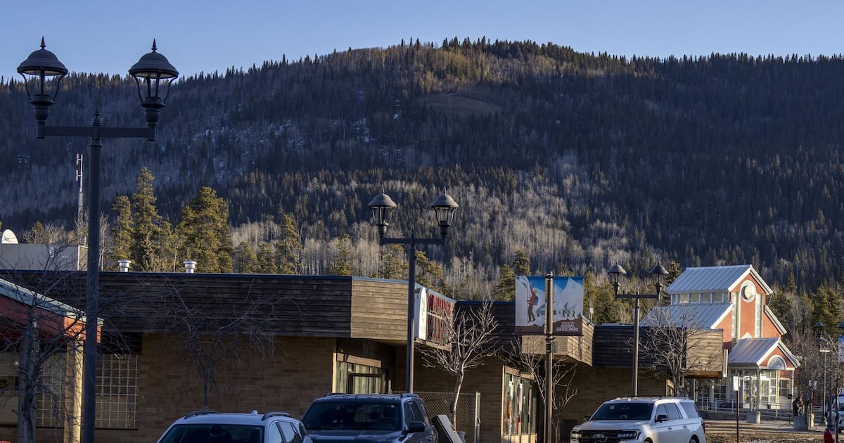 RCMP Investigate After Man Flashes Knife at Youth in Tumbler Ridge, B.C.