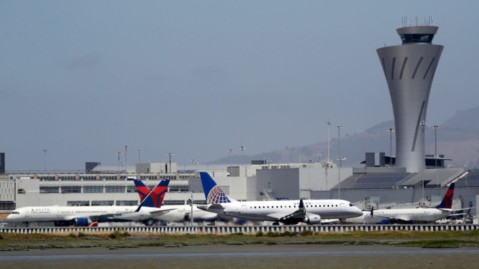 Passenger on AC flight that had close call: Pilot didn't tell fliers of ...