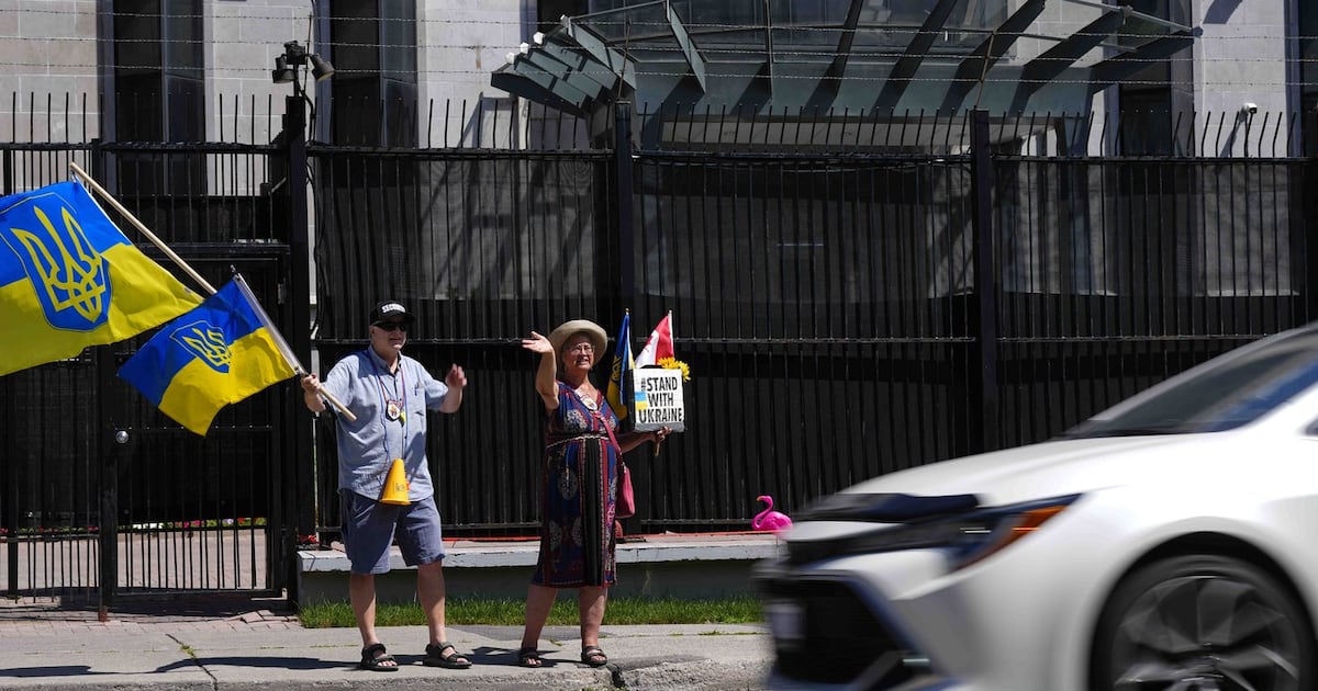 Russian embassy protesters keep daily picket, 4.5 years into Ukraine invasion