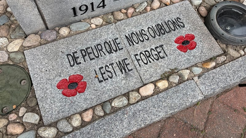 A plaque reading "Lest We Forget" is pictured.