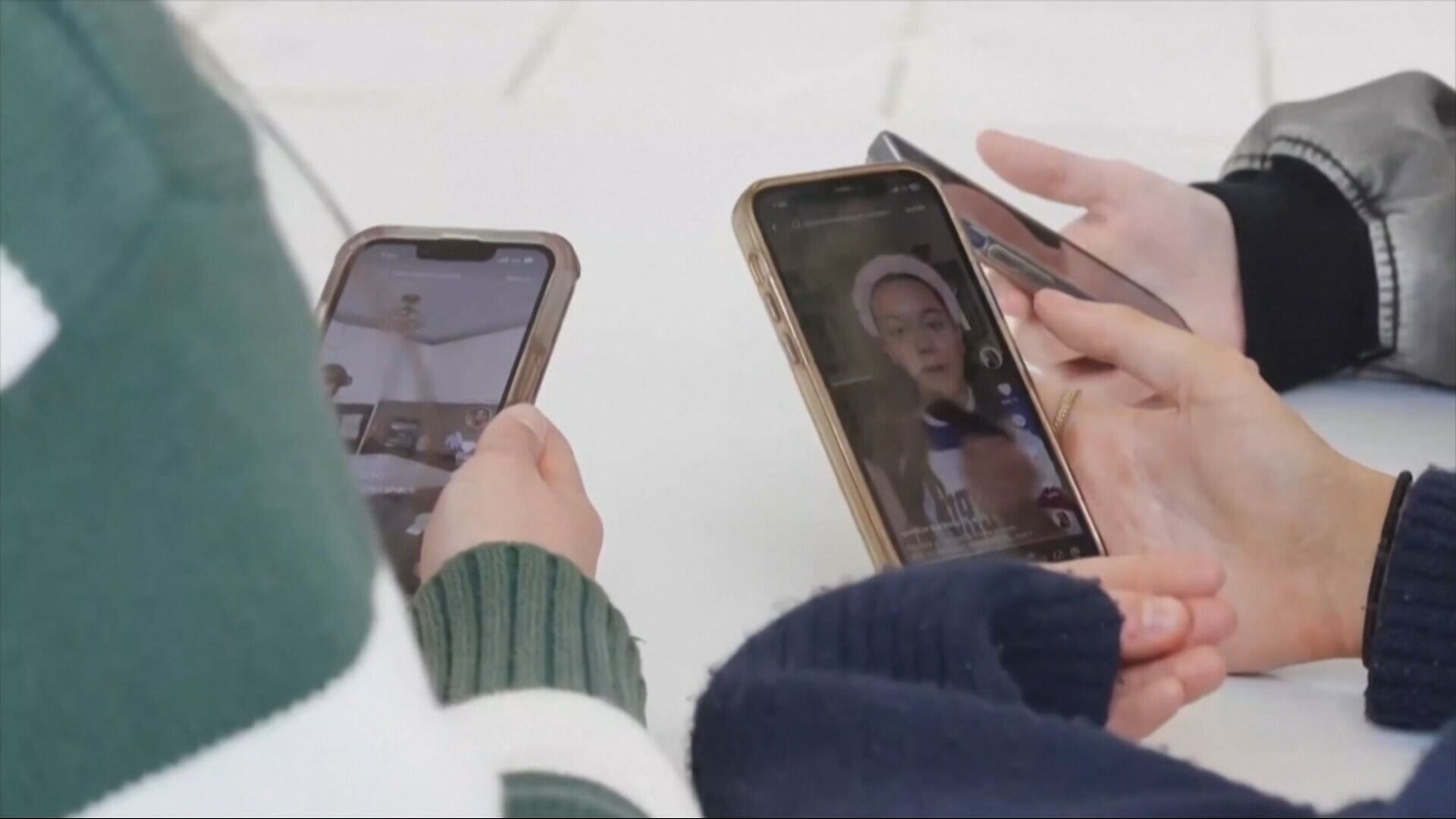 Social Media Risks Kids' Health More Than Smoking: Doctors