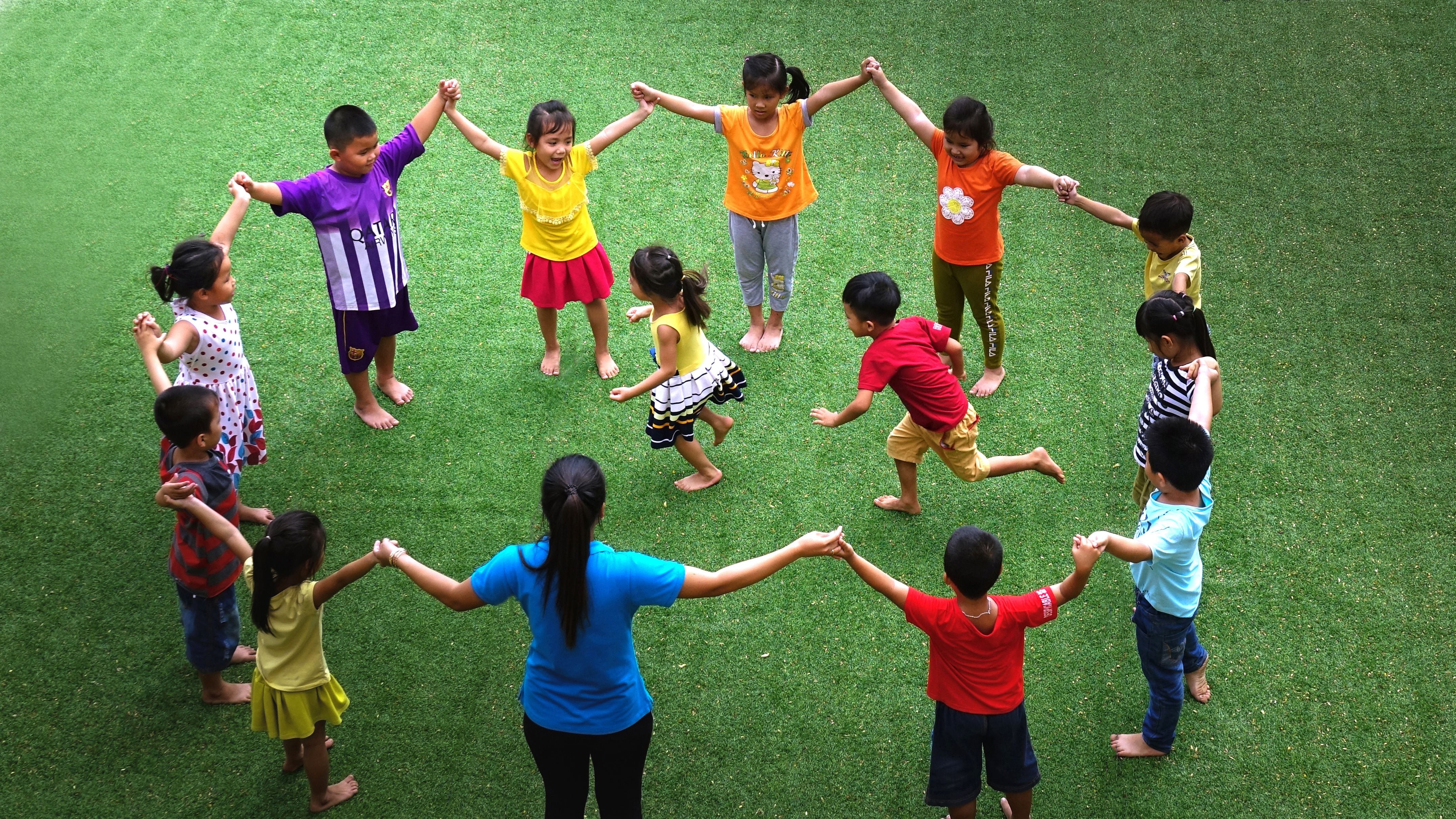 Researchers say children's lack of focus may ensure they take in as much information as possible. (Pexels)