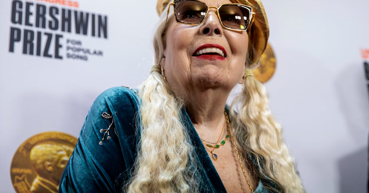 Legendary Canadian Musician Joni Mitchell Becomes a U.S. Citizen