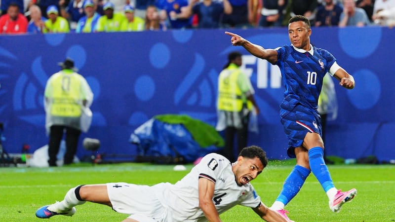 Kylian Mbappé of France scores 2 goals to reach 16 in World Cup career, tying for 2nd most