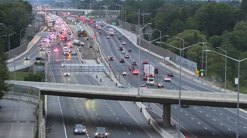 2 people seriously injured in QEW collision, paramedics say