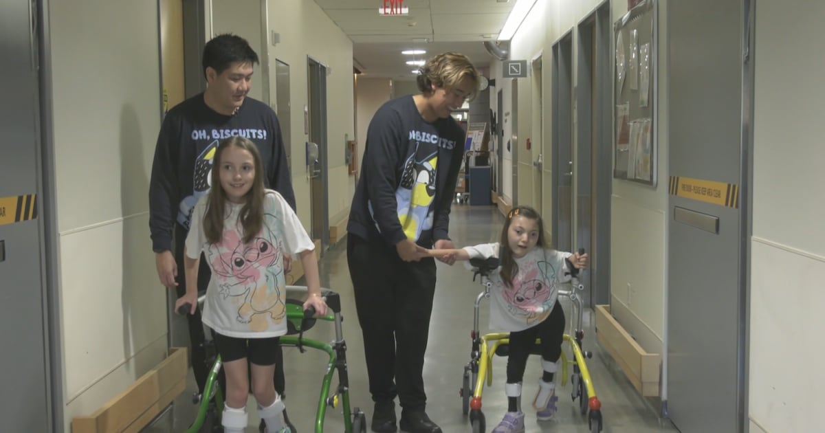 Twin nurses in Barrie