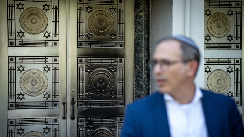 Calls emerge for U.S. refugee status as group helps Jewish families flee Canada