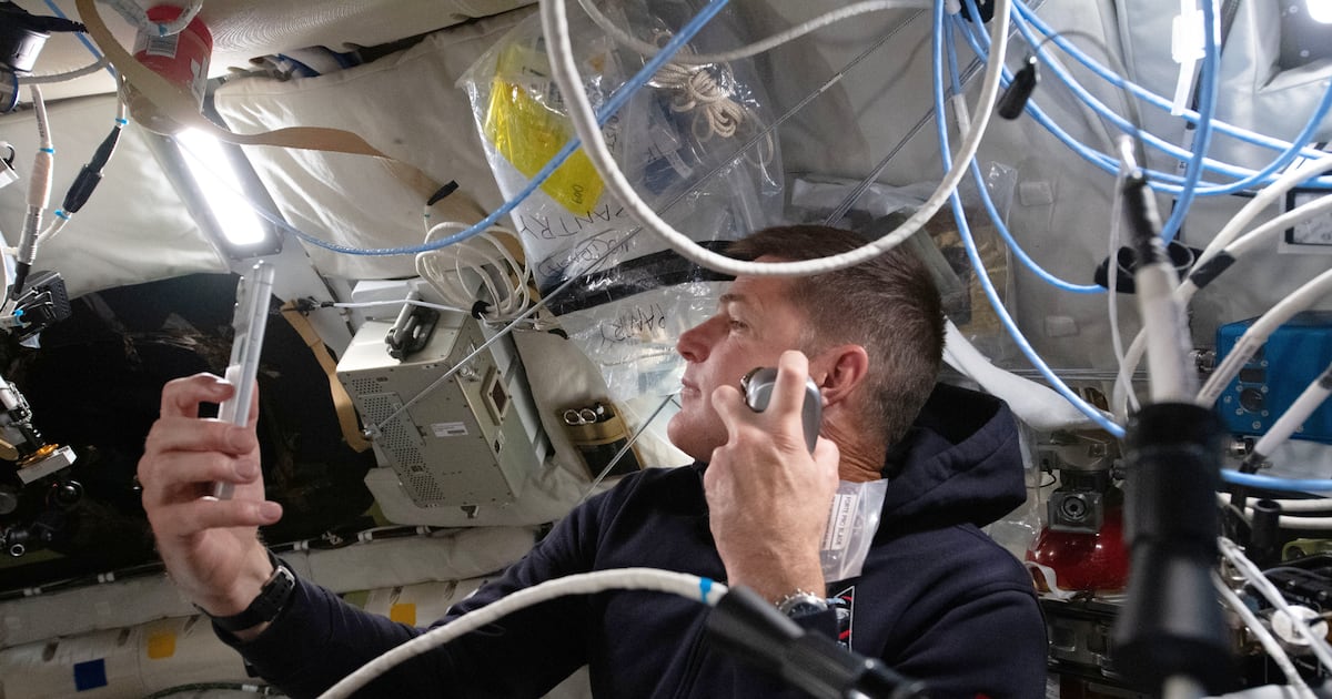 Canadian astronaut Jeremy Hansen sends well wishes to family back home ...