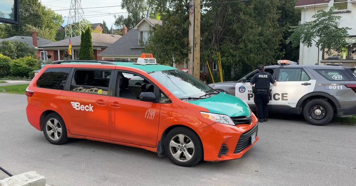 7-year-old girl struck by taxi in Etobicoke, taken to hospital