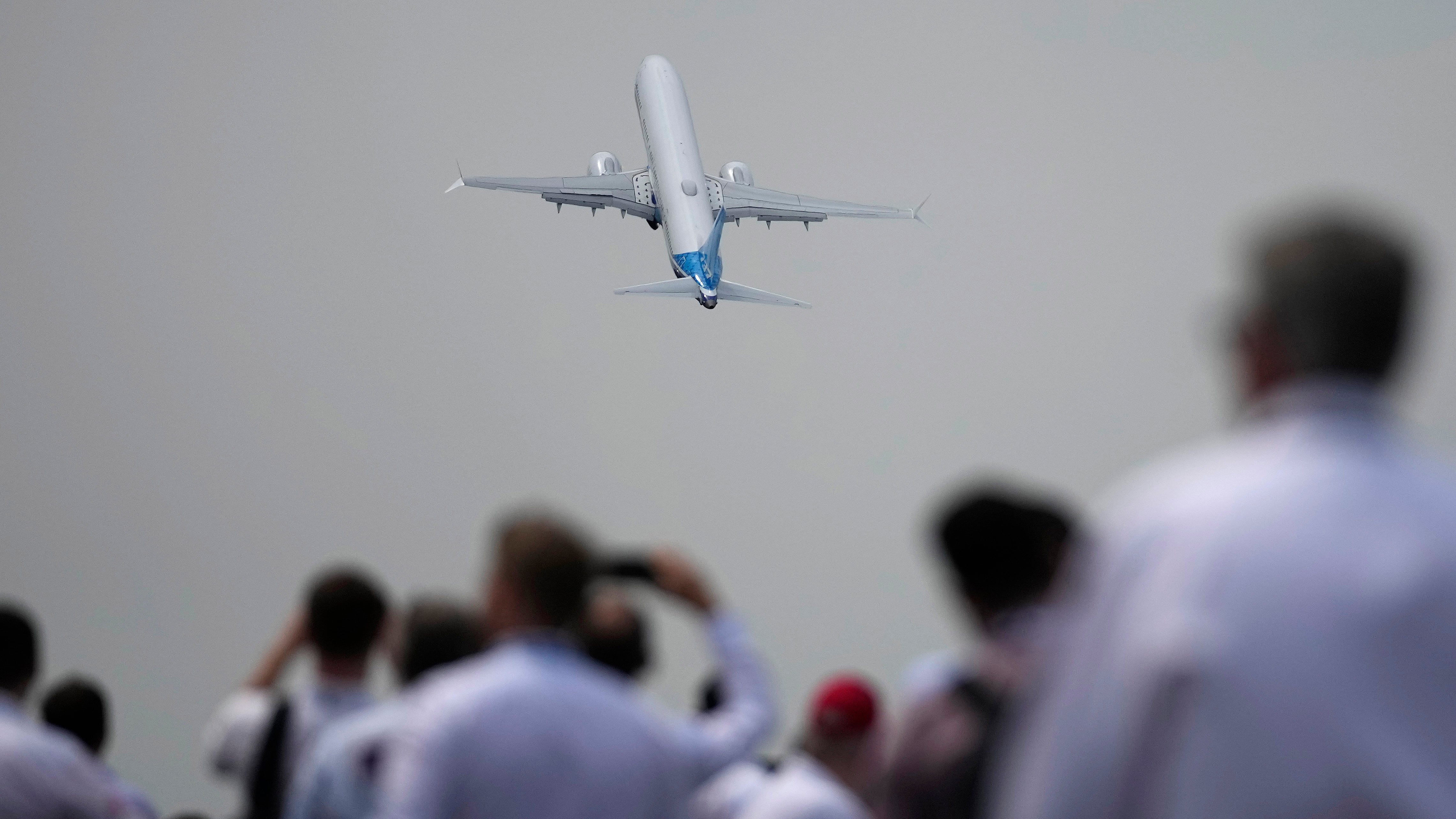 A Boeing 737 Max jet takes off at the Farnborough Air Show fair in Farnborough, England on July 18, 2022. (Frank Augstein / AP Photo)