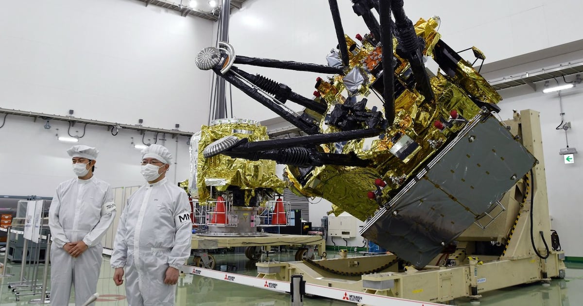 Japan to launch historic round-trip mission to Mars moons