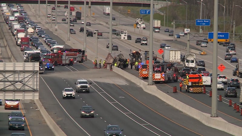 Hwy. 401 reopens in Mississauga following collision involving a dump truck