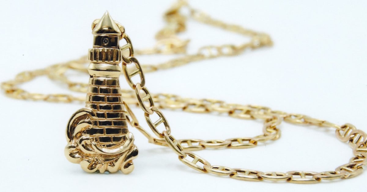 Senior out $12K after distraction theft of custom gold jewelry in Durham Region