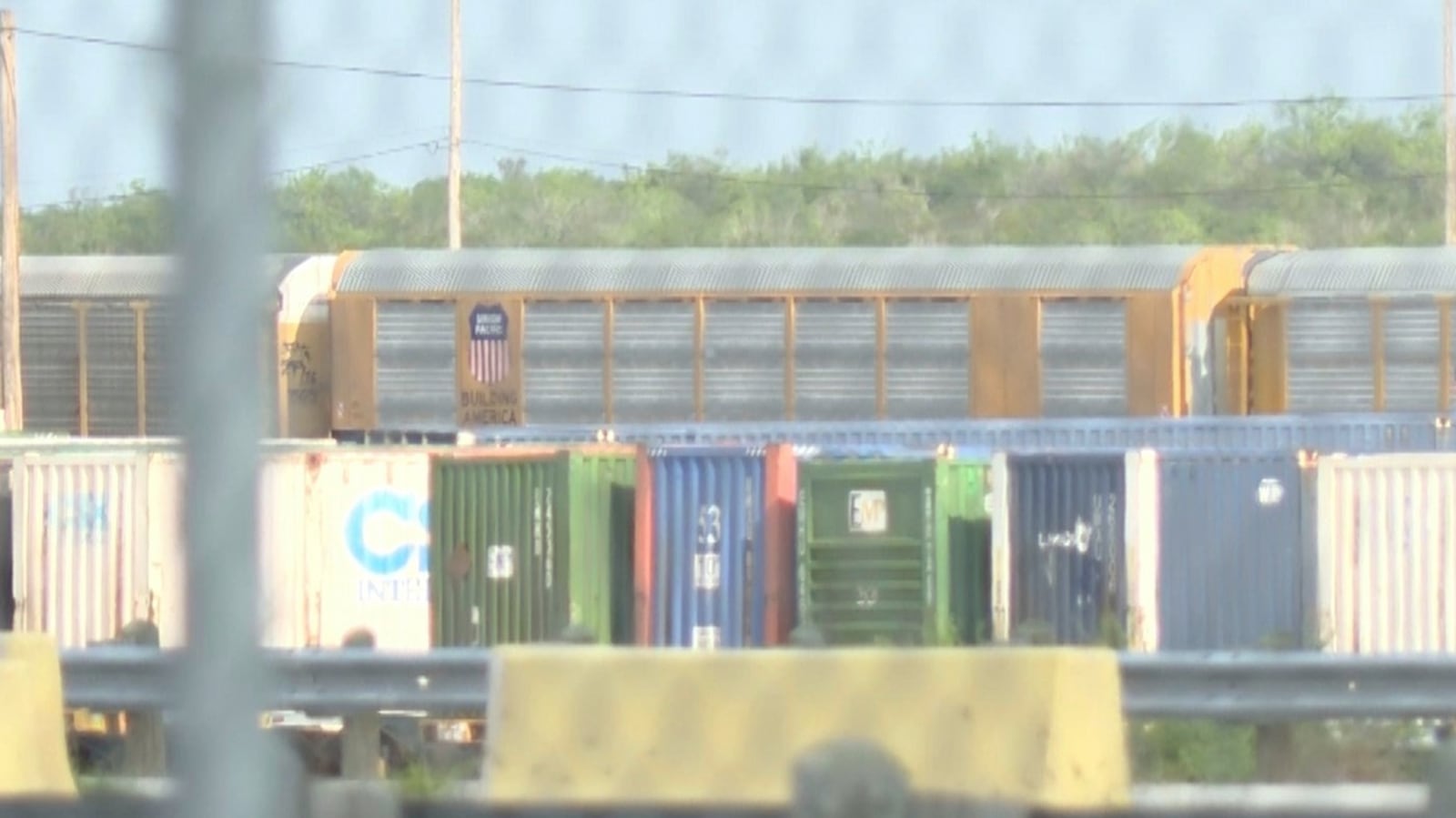Shipping container Texas border deaths: Heat stroke suspected