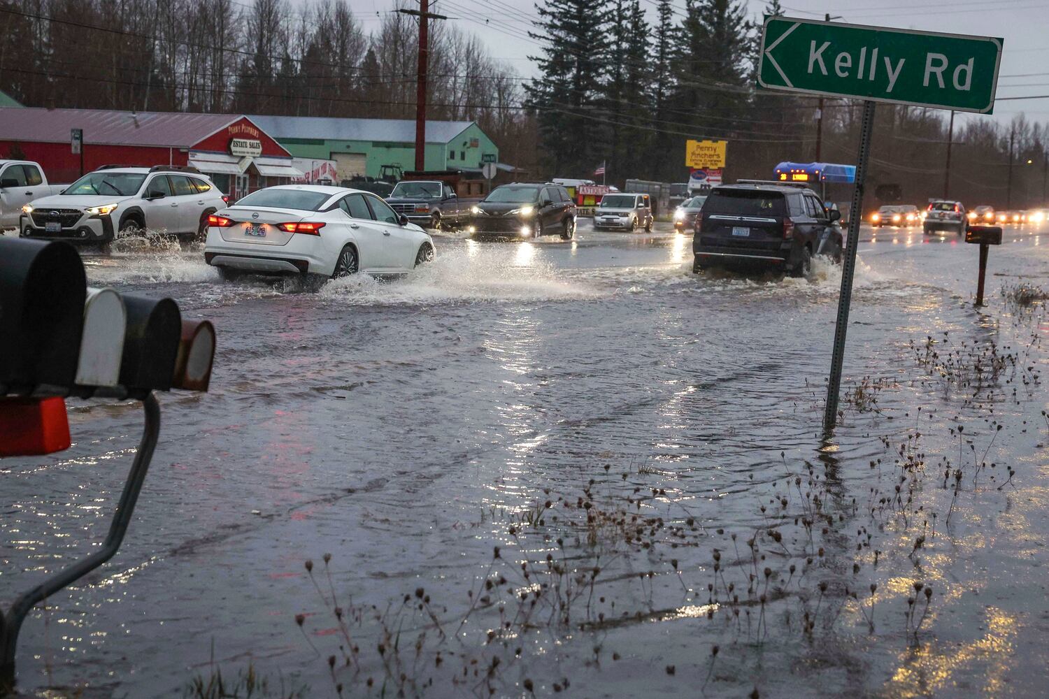 Crews battle widespread flooding in Washington – CP24