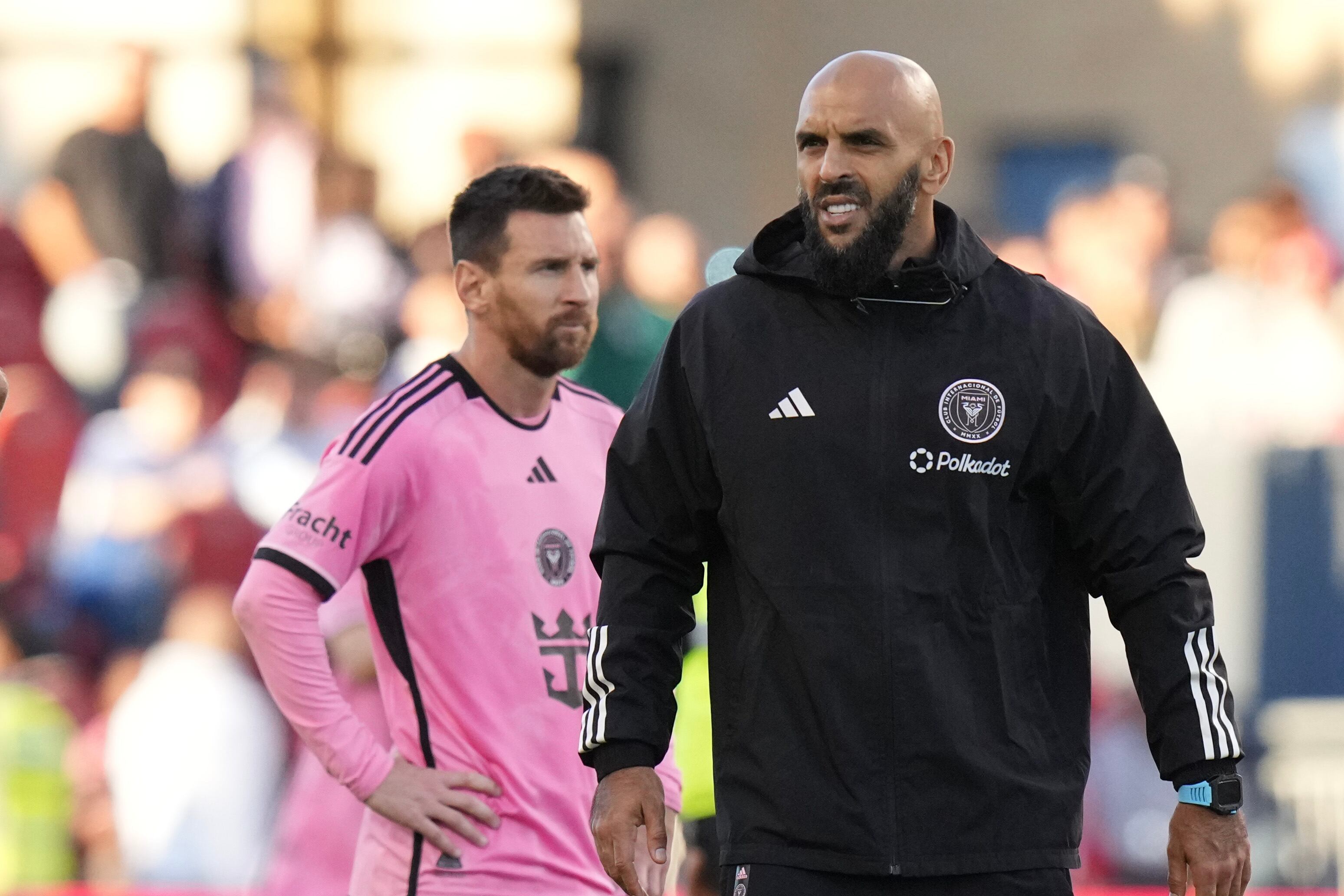ハ*郎様 Kemper Player & Conisis Black Messi Messi bodyguard banned from touchline at Inter Miami games