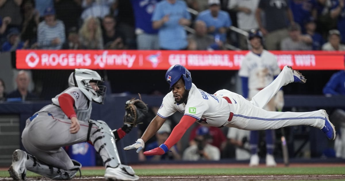 Blue Jays explode in eighth inning, top Red Sox for third straight win