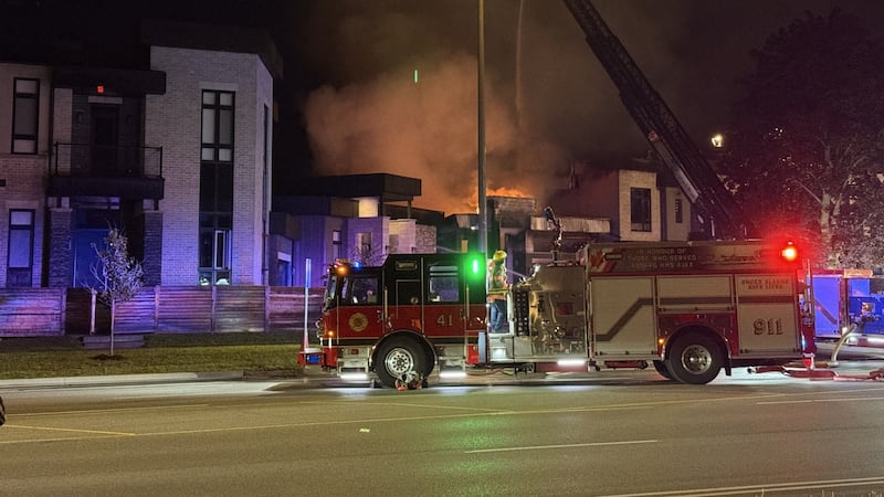 Fire tears through townhouse complex in Ajax