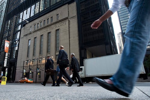 TSX edges higher amid steadier U.S. markets and recovering AI stocks
