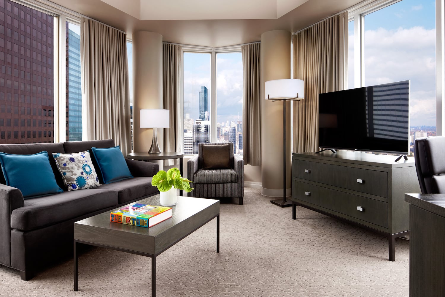 Take a look inside some of the most expensive hotel rooms in Toronto CP24(01)