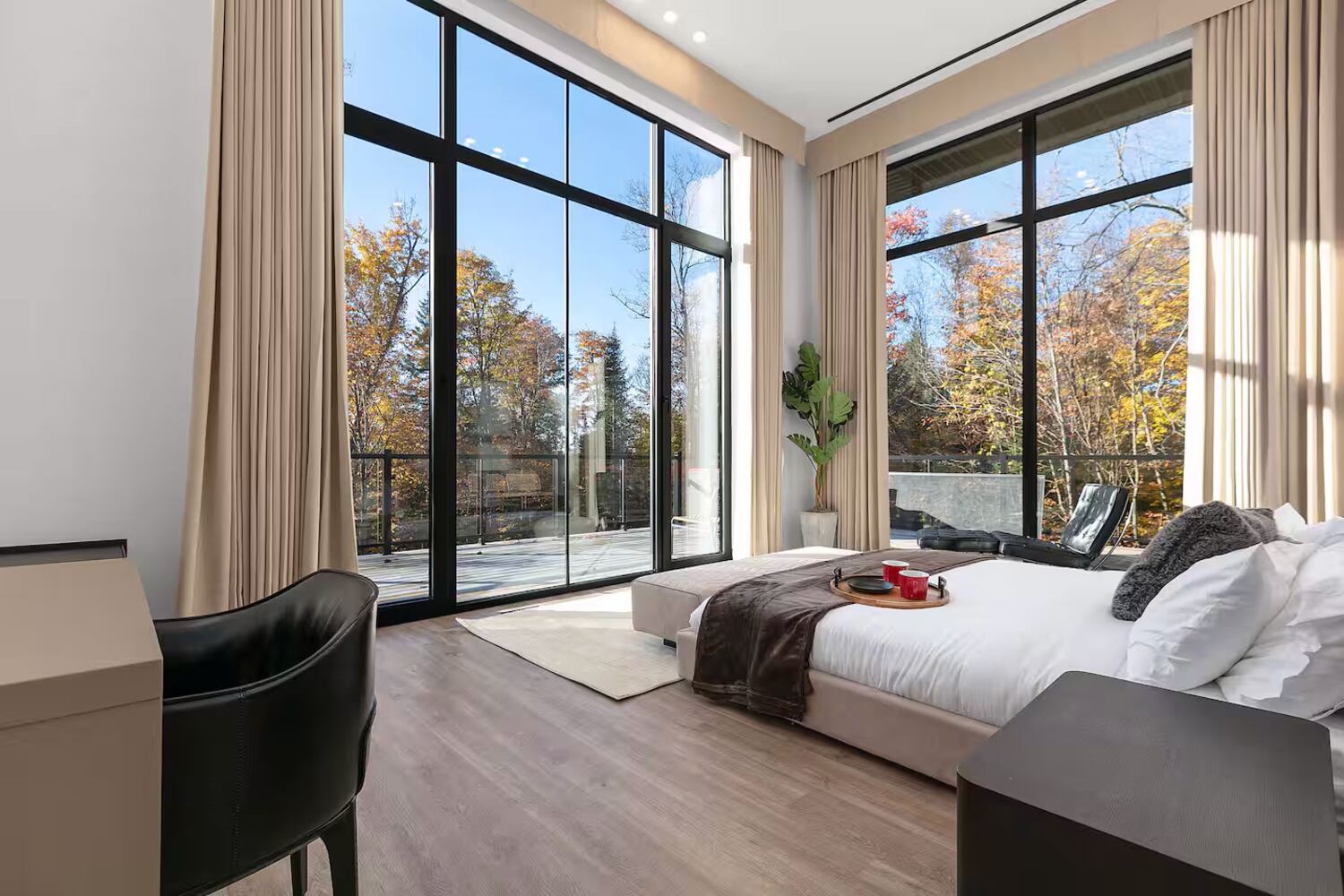 Curated Top Rated Luxury Apartments With Lounge Gallery View