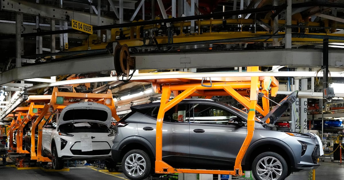 Feds move to repeal EV sales mandate