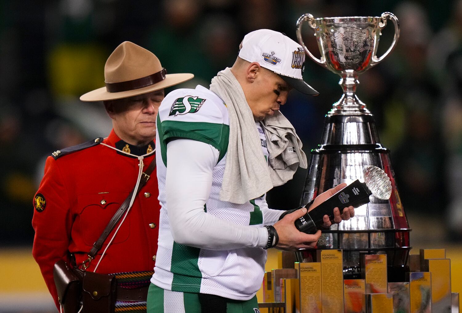 Roughriders beat Alouettes to take 112th Grey Cup – CP24
