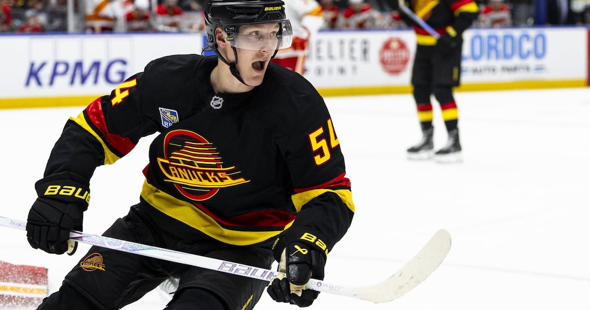 Maple Leafs acquire Raty from Canucks for forwards Buhr and Quillan