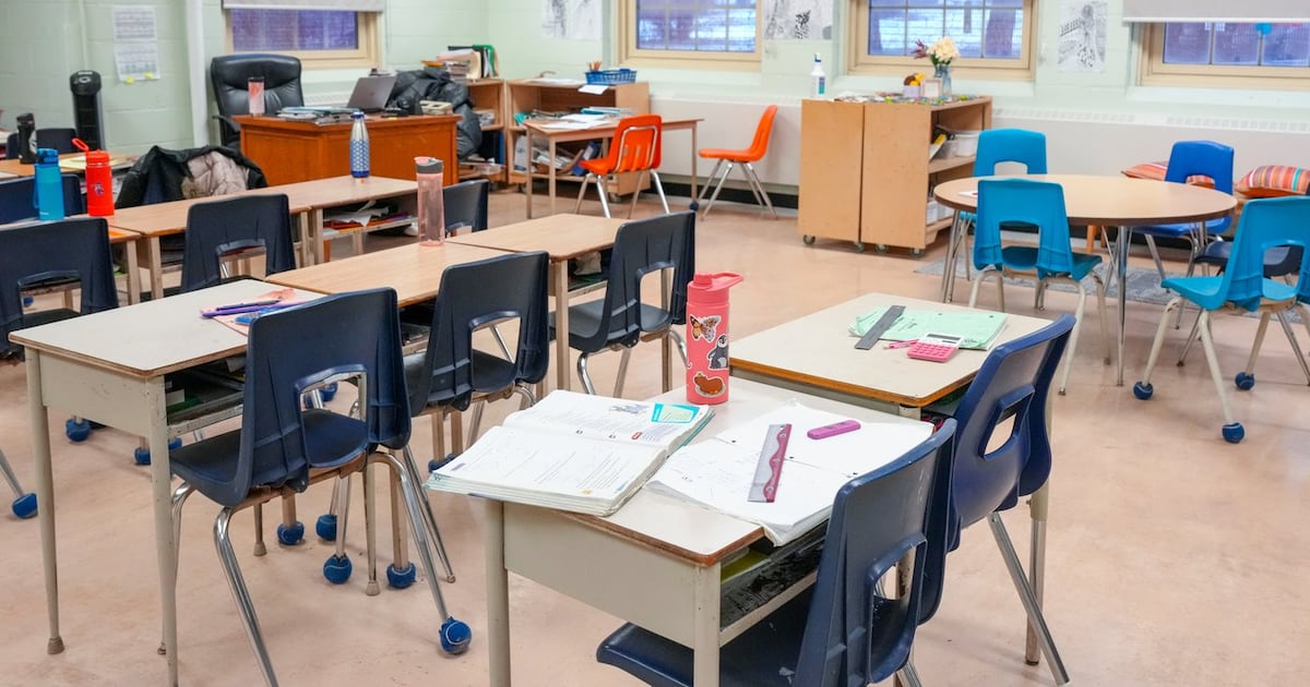 Ontario teachers return to class without new contracts