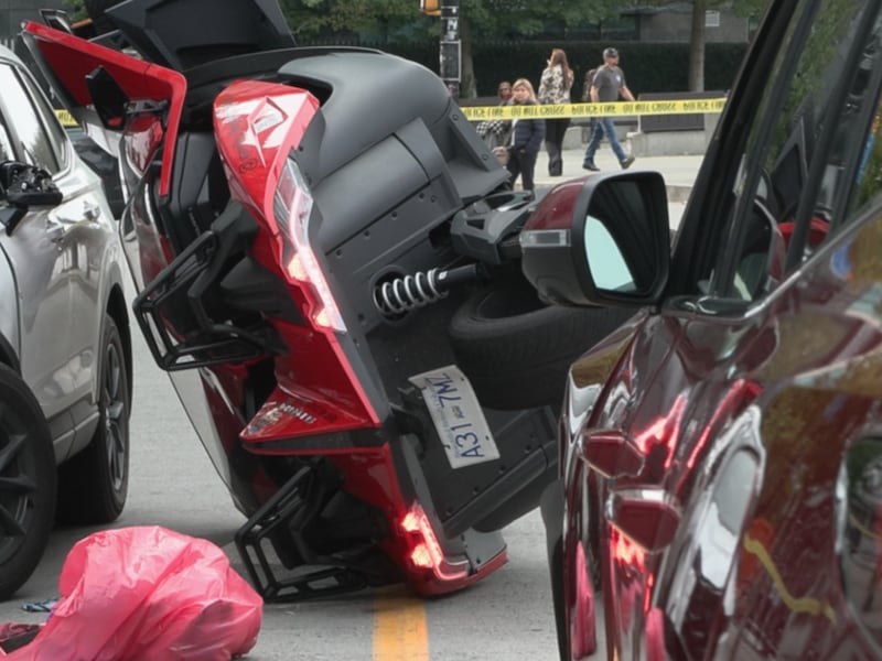 Man dead after fleeing police in 3-wheeled vehicle in downtown Vancouver