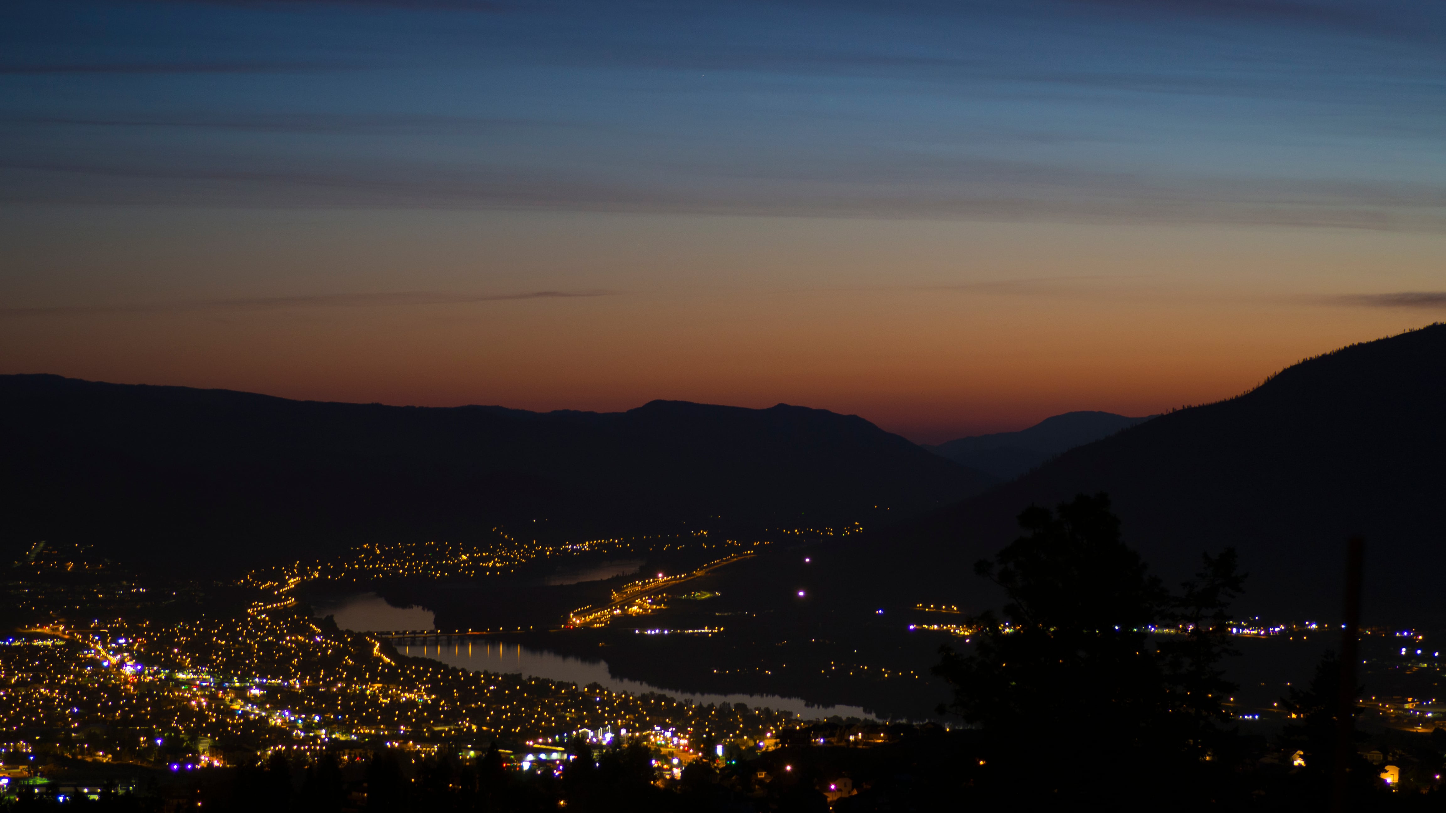 A nighttime view of Kamloops, B.C. (Shutterstock)