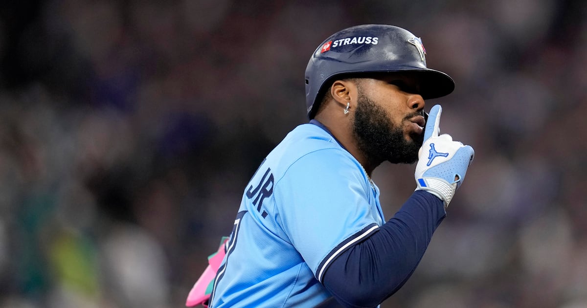Blue Jays beat Mariners 13-4 in Game 3, cut ALCS deficit to 2-1