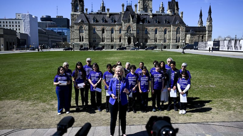 Parents who don't allow kids to have smartphones say social media ban would ease their minds