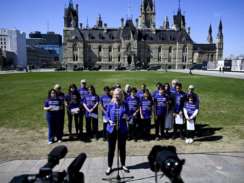 Parents who don't allow kids to have smartphones say social media ban would ease their minds