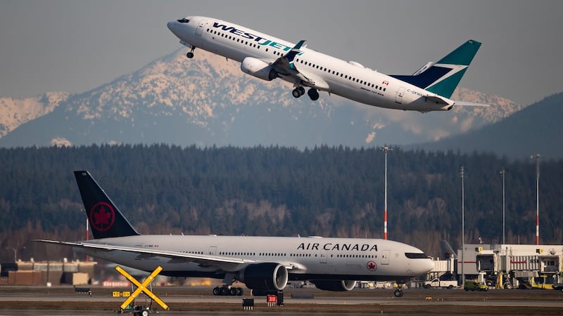 Airlines warn against fee hikes in Ottawa’s airport privatization plan
