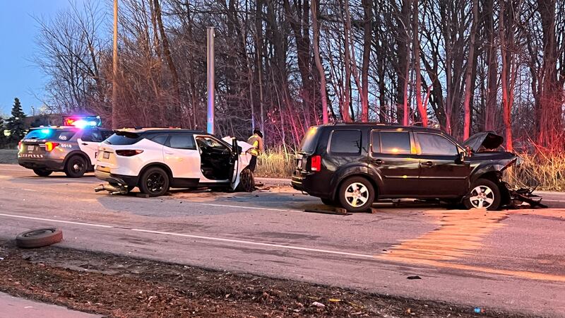 1 seriously hurt in Etobicoke crash