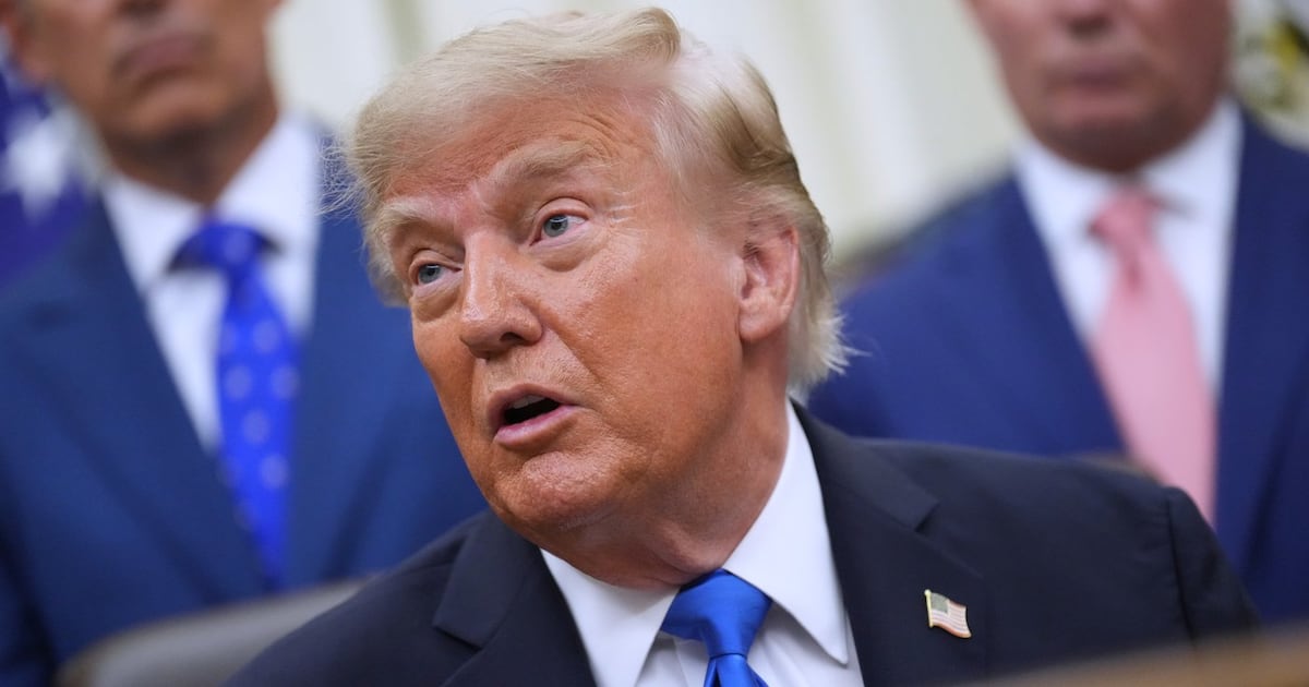 Trump falsely claims U.S. banks can't operate in Canada