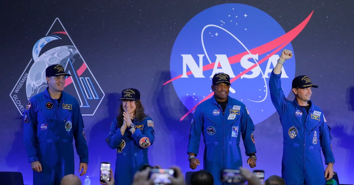 Canadian astronaut and Artemis II crew return to Houston