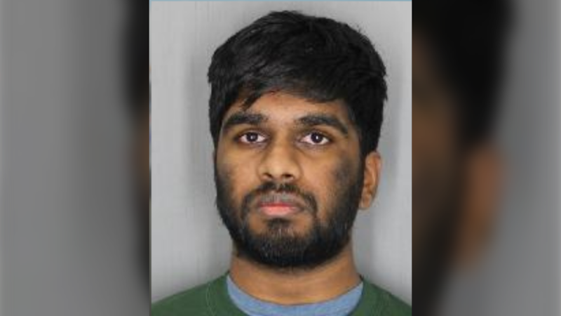 Durham College employee accused of luring 2 young girls on Snapchat, Reddit
