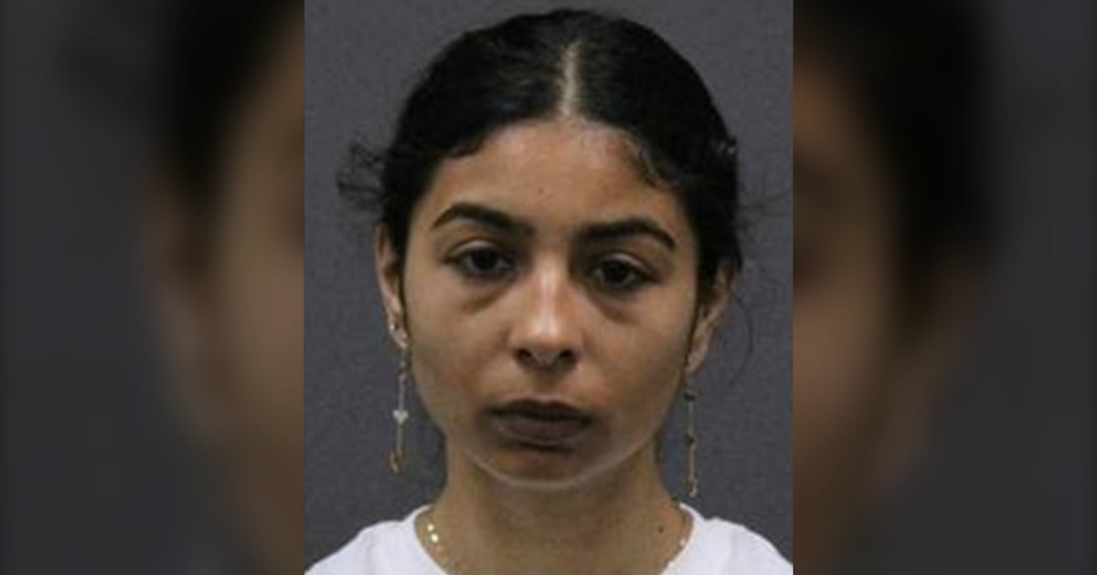 Woman wanted in Scarborough gold chain robbery