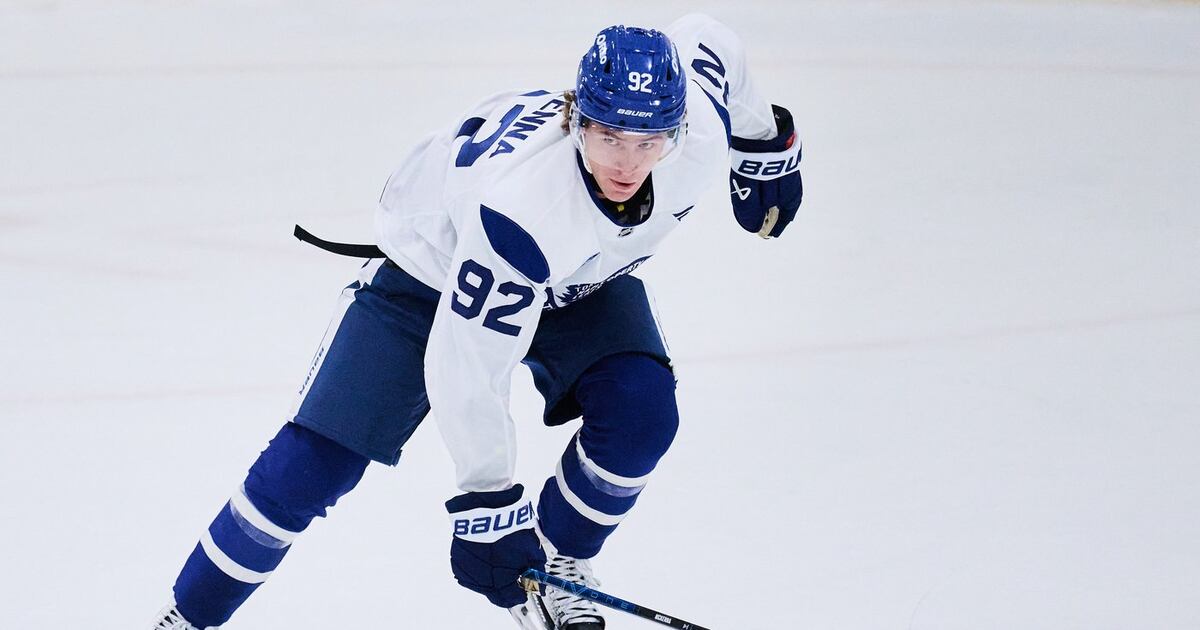 Top-Pick Gavin McKenna trainiert mit John Tavares und William Nylander im ...
