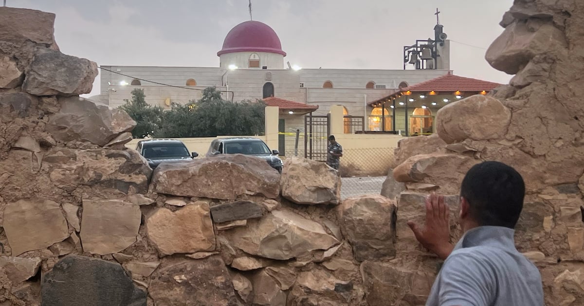 Die Zahl der Todesopfer nach dem Anschlag auf eine Kirche in Jordanien ...