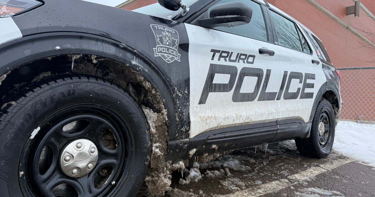 Frau stirbt nach Unfall mit Schneepflug auf Parkplatz in Truro