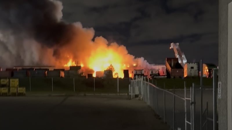 Massive fire breaks out at commercial building in Brampton